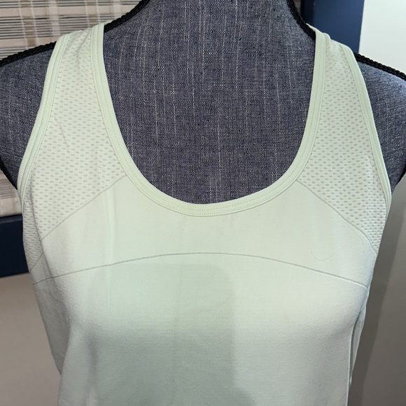 NWOT - Gapfit tank top - Picture 2 of 7